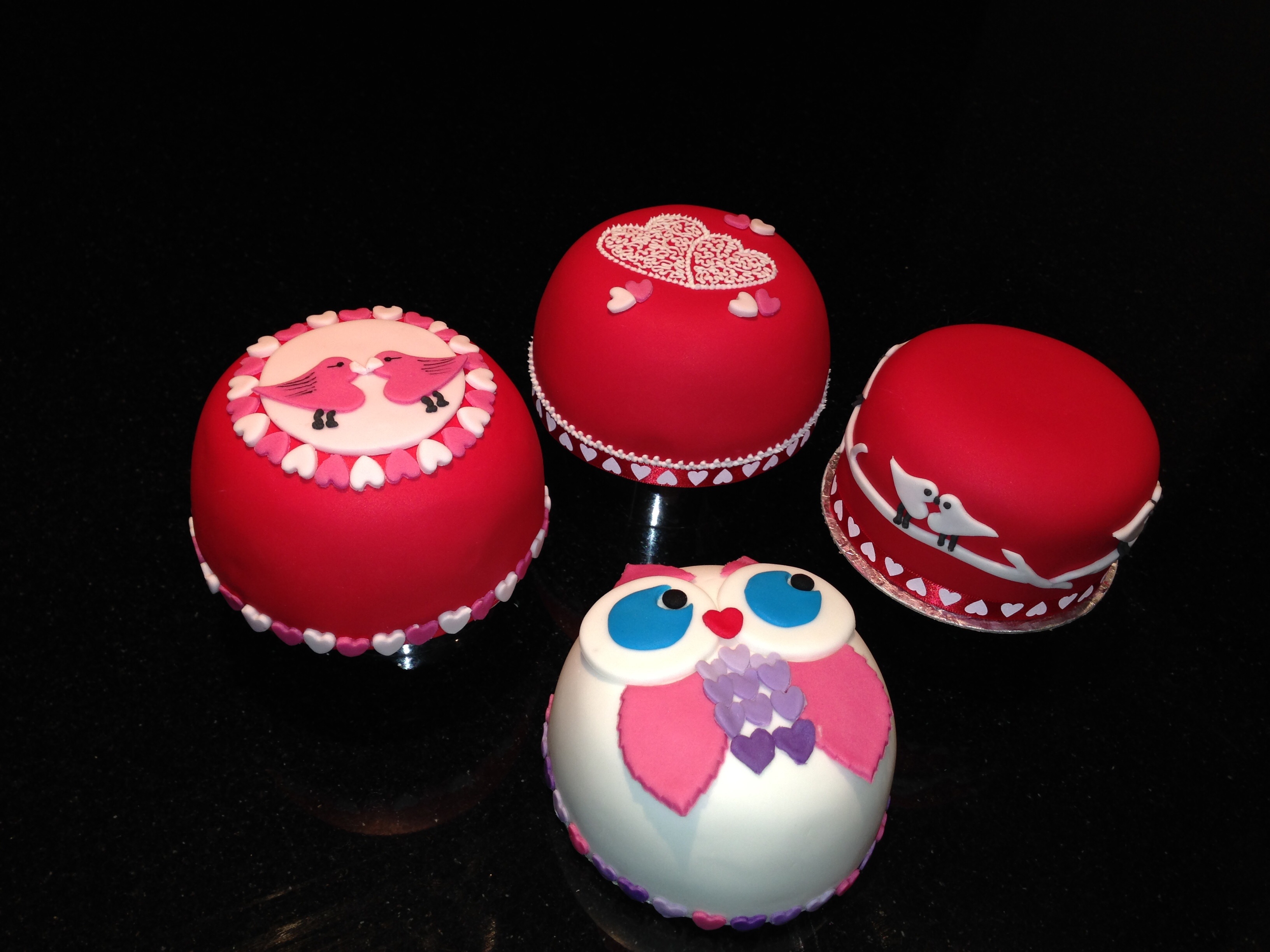 Mini Valentine cakes